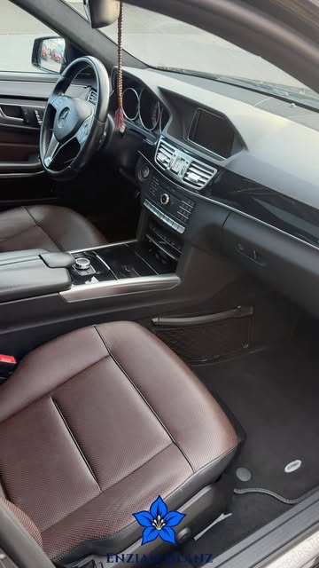 Mercedes E350, Cockpit nach der Innenreinigung